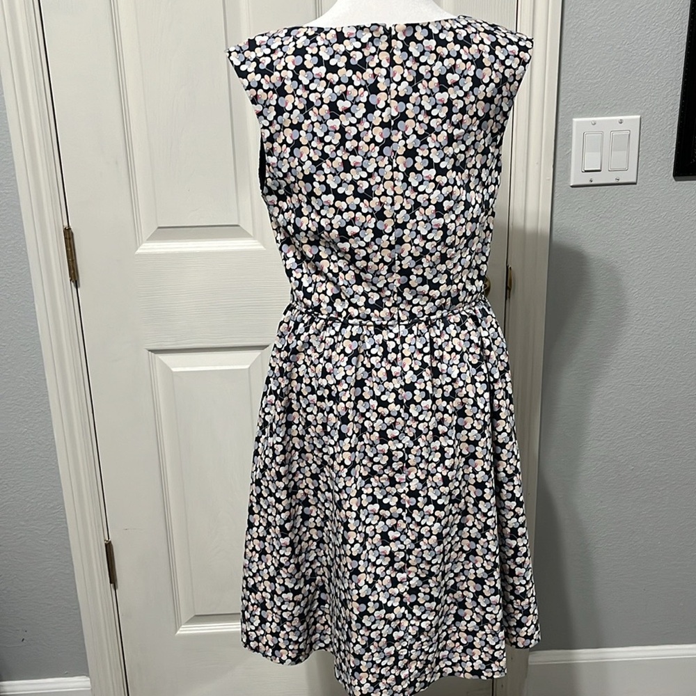 1901 Women's Size 6 Sleeveless Poplin Navy Floral Dress - Picture 4 of 13